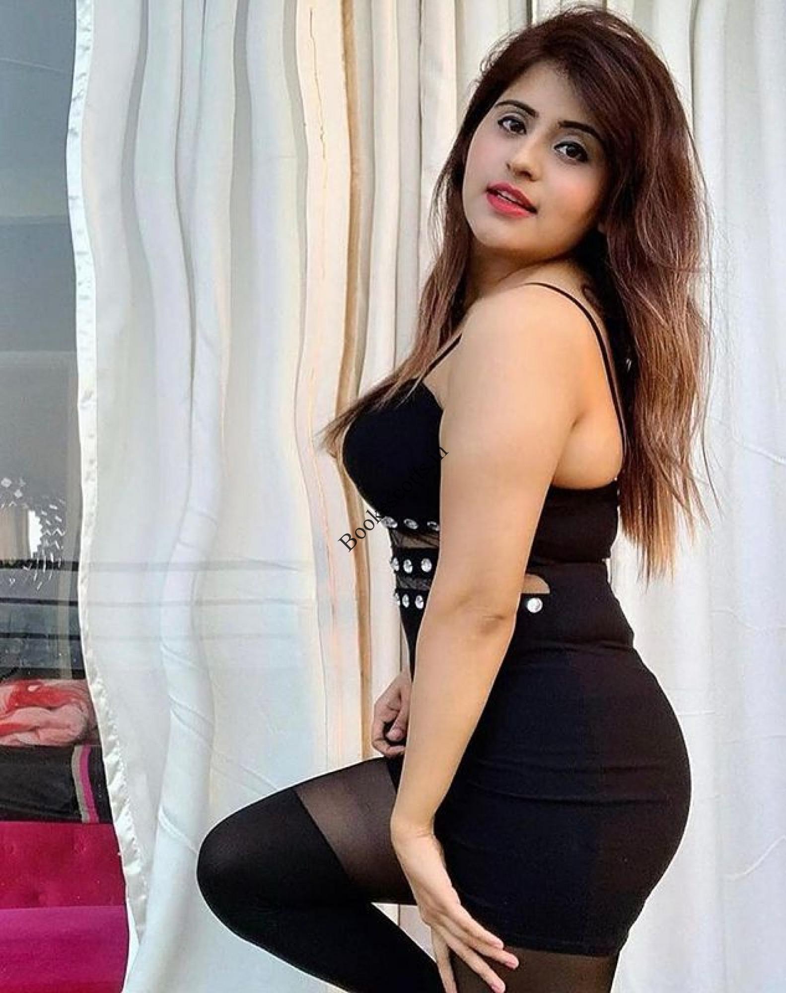 Natasha-Indian-College-girl-escort-in-Aerocity-Delhi