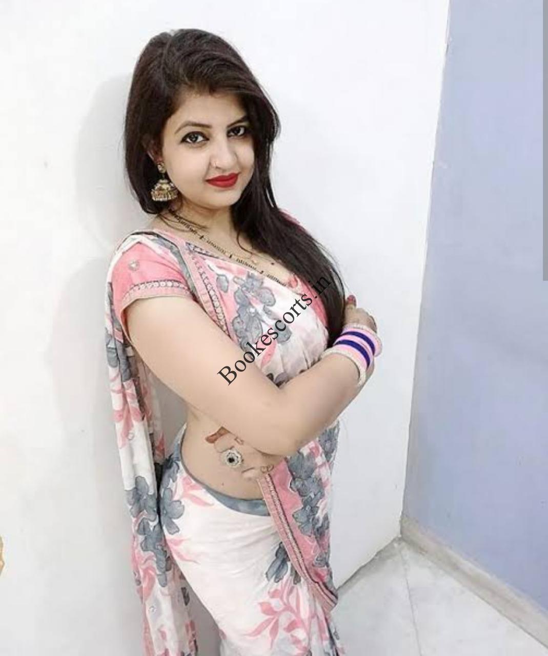 veni-female-delhi-escorts